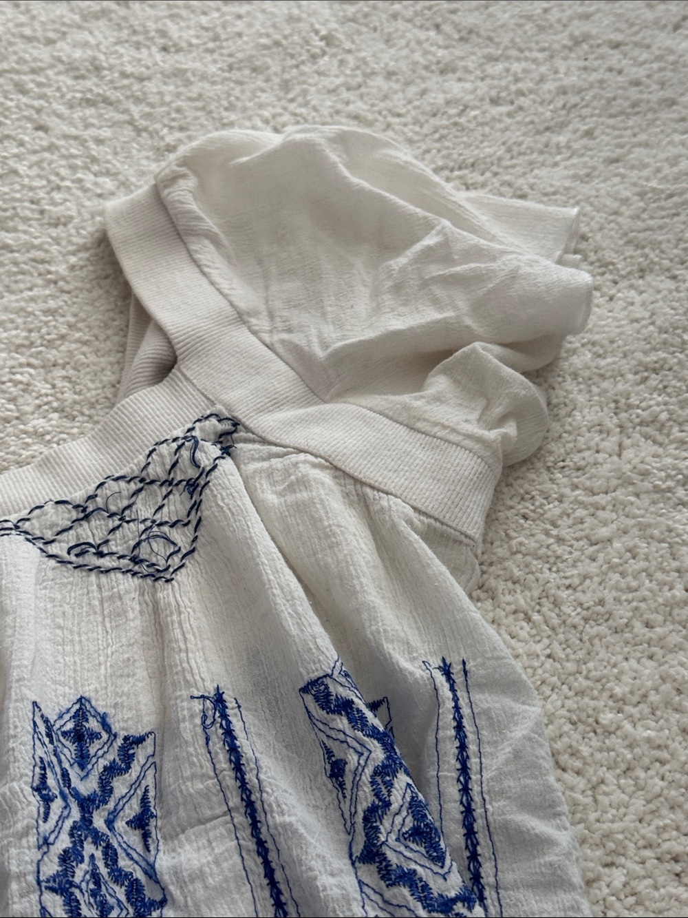 ❌SOLD❌ Free People White Peasant Top with Blue Embroidery - Picture 3 of 7